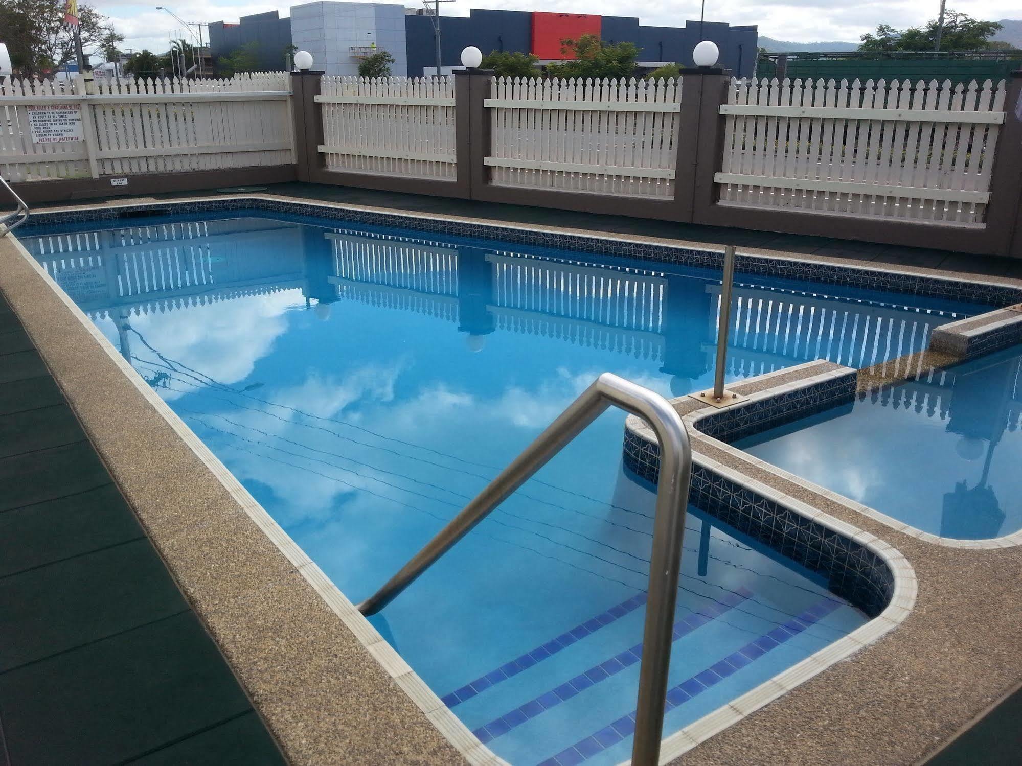 Golden Fountain Motel Rockhampton Zewnętrze zdjęcie